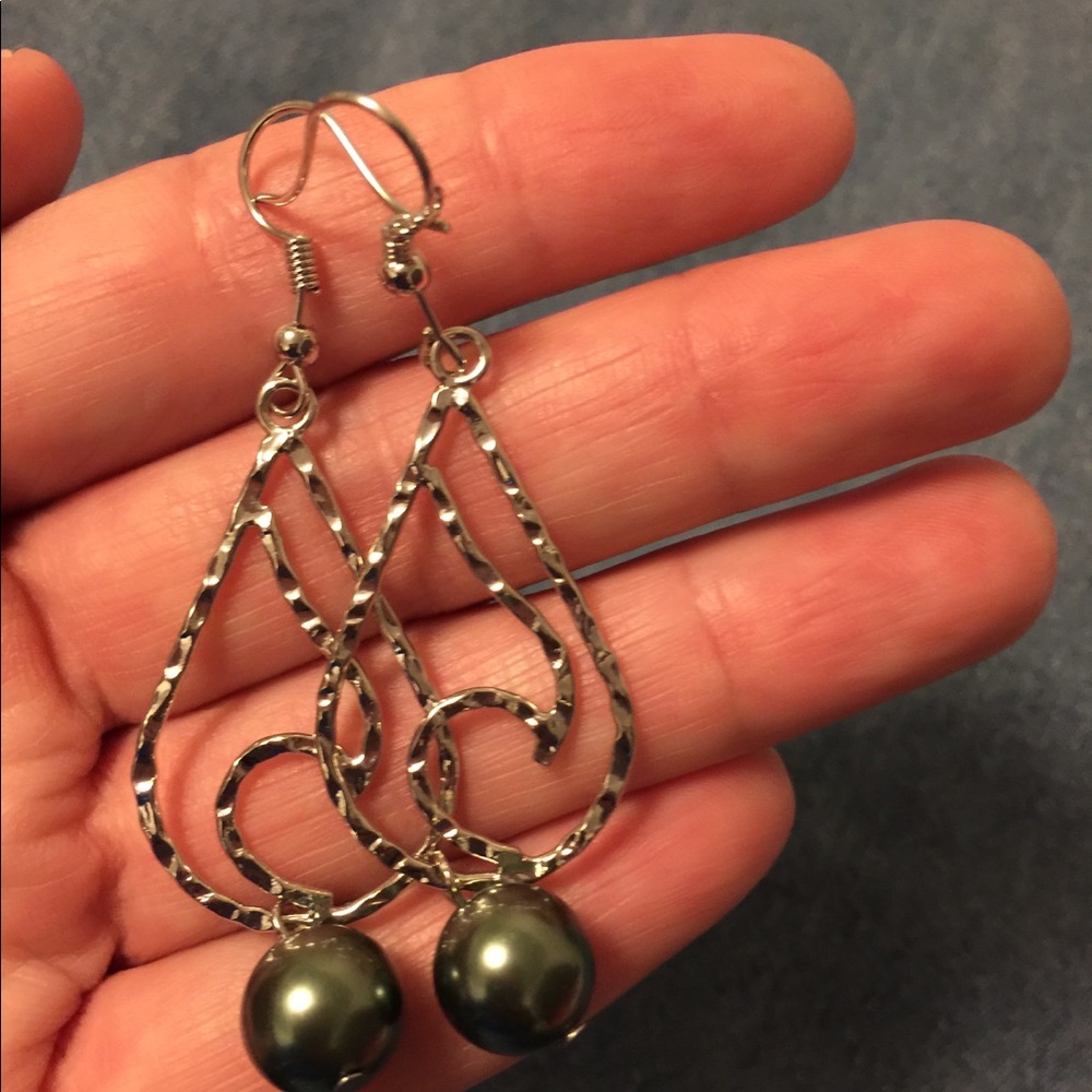 Silver Wire Teardrop Earrings w/ Pearl